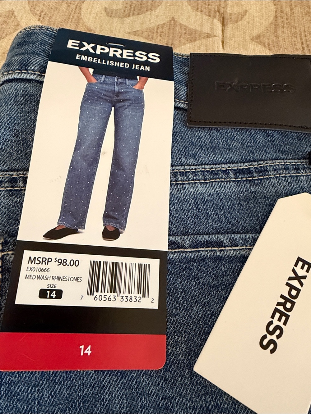 NWT EXPRESS Women’s Dark Blue Straight-Leg Jeans with rhinestone Accent